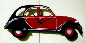 Uhr mit Laubsgearbeit